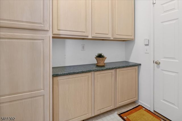 9 Winged Foot Ct, Montgomery Twp., NJ 08558