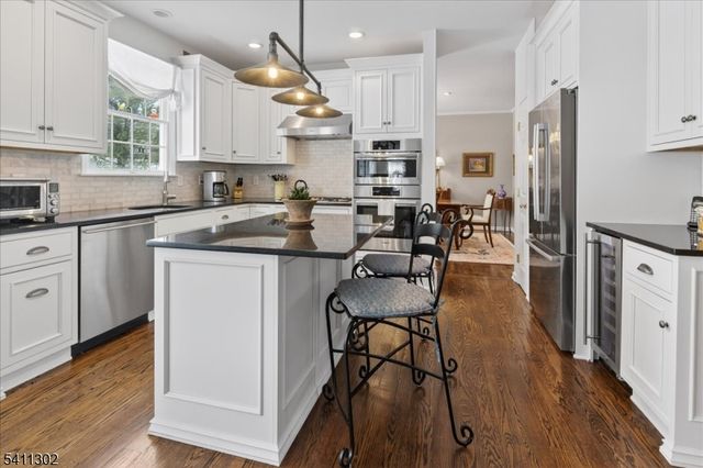 9 Winged Foot Ct, Montgomery Twp., NJ 08558