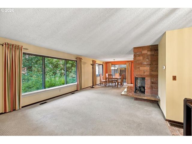 5618 CASCADE St, West Linn, OR 97068