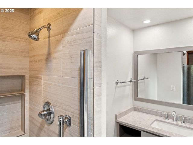 5618 CASCADE St, West Linn, OR 97068