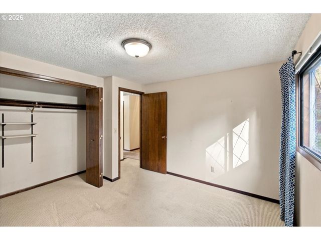 5618 CASCADE St, West Linn, OR 97068