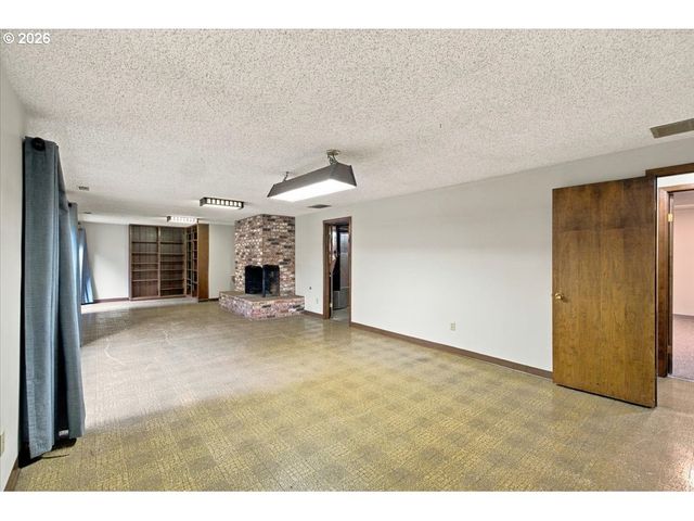 5618 CASCADE St, West Linn, OR 97068