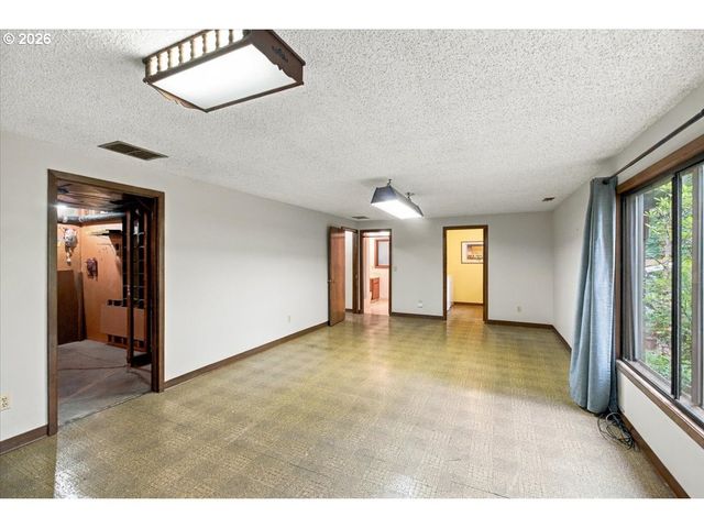 5618 CASCADE St, West Linn, OR 97068