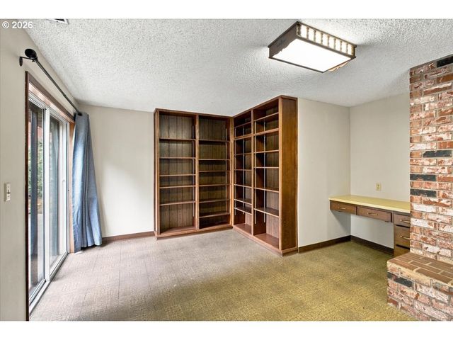 5618 CASCADE St, West Linn, OR 97068
