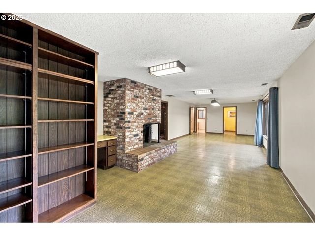 5618 CASCADE St, West Linn, OR 97068