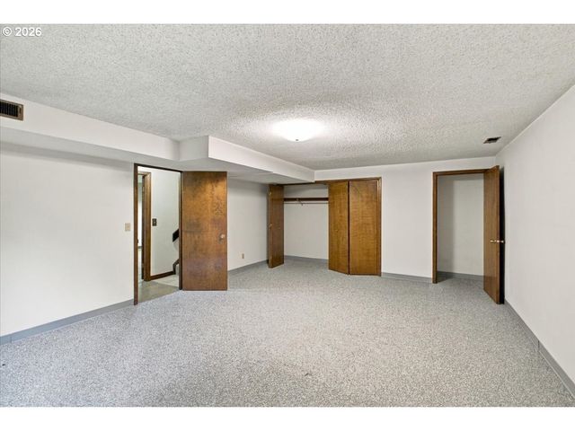 5618 CASCADE St, West Linn, OR 97068