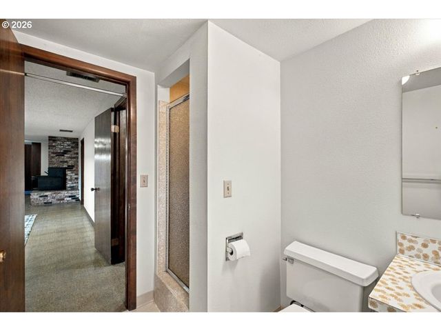 5618 CASCADE St, West Linn, OR 97068