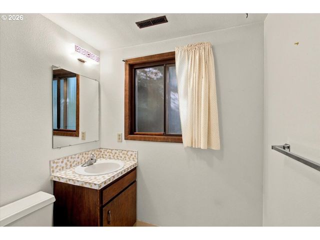 5618 CASCADE St, West Linn, OR 97068