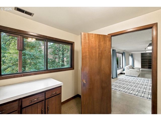 5618 CASCADE St, West Linn, OR 97068