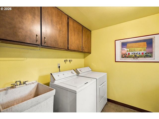 5618 CASCADE St, West Linn, OR 97068