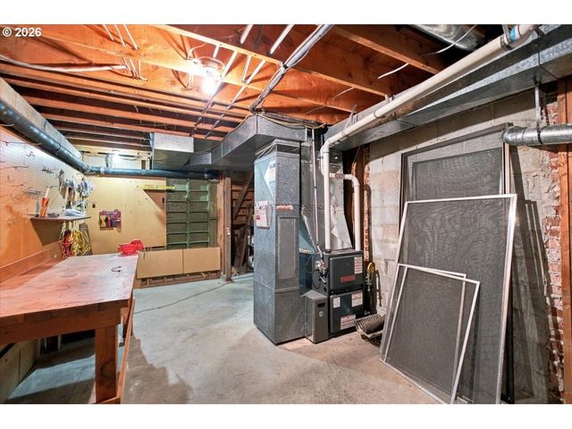 5618 CASCADE St, West Linn, OR 97068