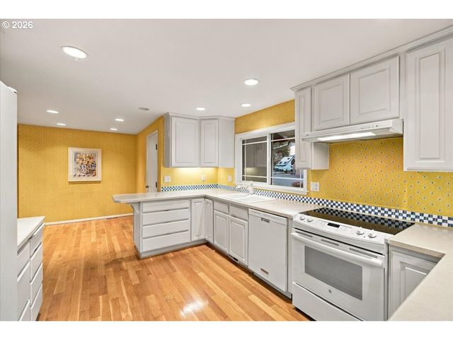 5618 CASCADE St, West Linn, OR 97068