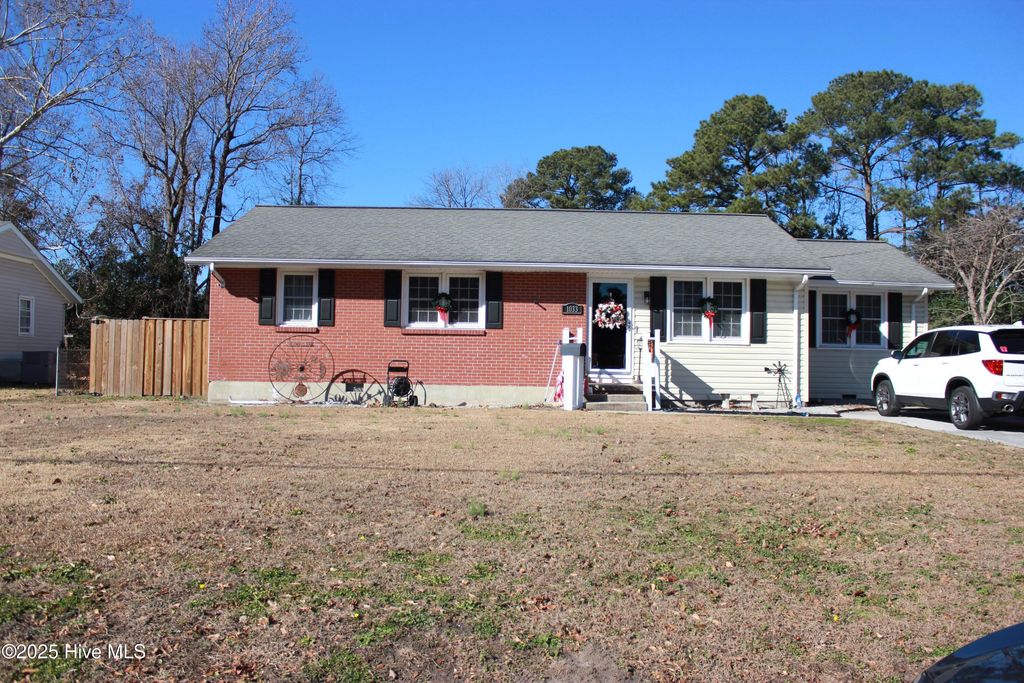 1033 Decatur Road, Jacksonville, NC 28540