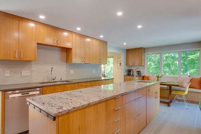 15 Fieldstone Dr, Winchester, MA 01890