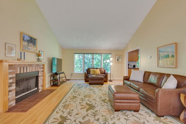 15 Fieldstone Dr, Winchester, MA 01890