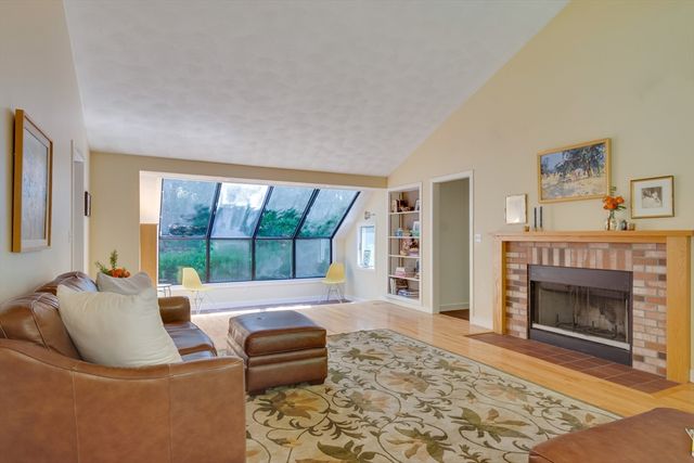15 Fieldstone Dr, Winchester, MA 01890