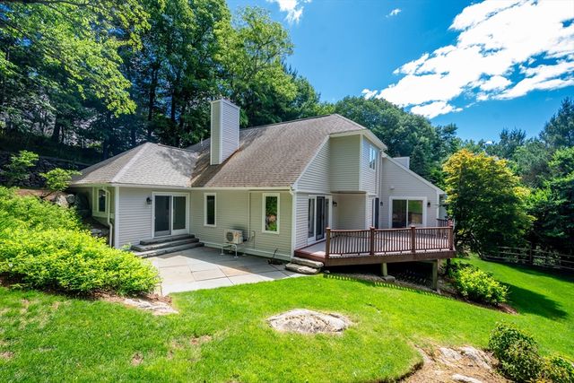 15 Fieldstone Dr, Winchester, MA 01890