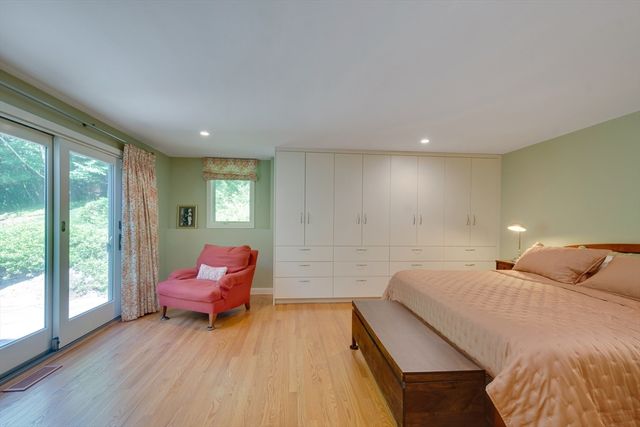 15 Fieldstone Dr, Winchester, MA 01890