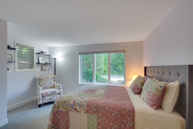 15 Fieldstone Dr, Winchester, MA 01890