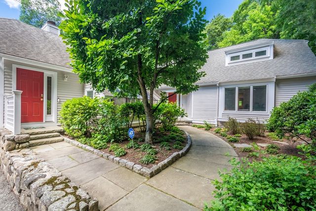 15 Fieldstone Dr, Winchester, MA 01890