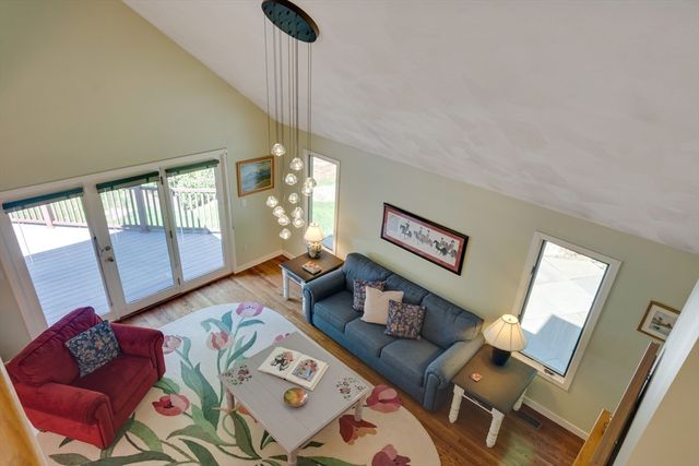 15 Fieldstone Dr, Winchester, MA 01890