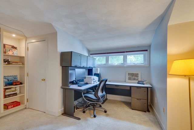 15 Fieldstone Dr, Winchester, MA 01890