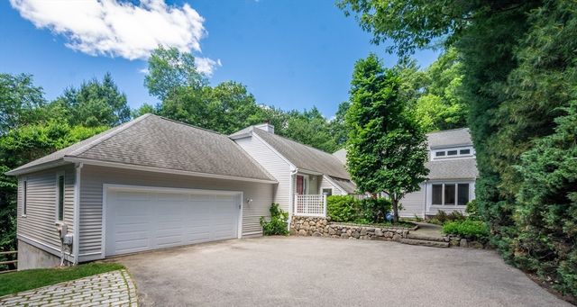 15 Fieldstone Dr, Winchester, MA 01890