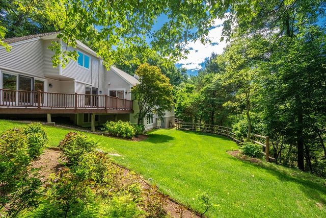 15 Fieldstone Dr, Winchester, MA 01890