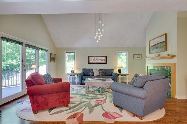 15 Fieldstone Dr, Winchester, MA 01890