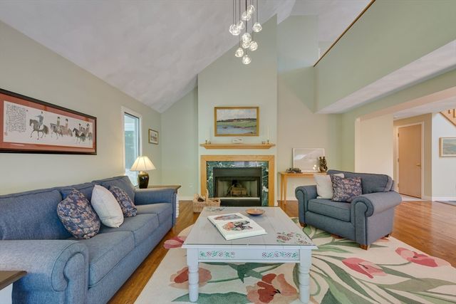15 Fieldstone Dr, Winchester, MA 01890