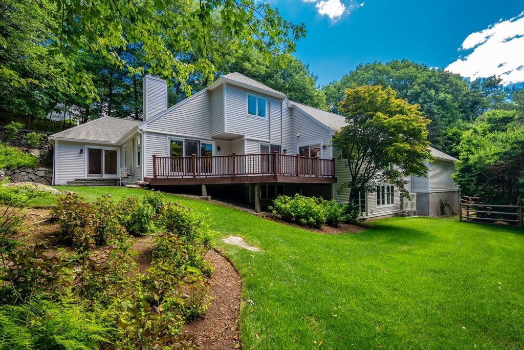 15 Fieldstone Dr, Winchester, MA 01890