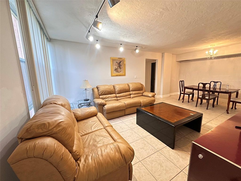 200 172nd St 107, Sunny Isles Beach, FL 33160