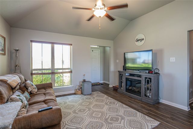 4028 Bravo Ranch Road, Waco, TX 76705