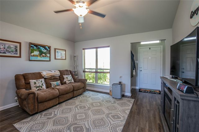 4028 Bravo Ranch Road, Waco, TX 76705