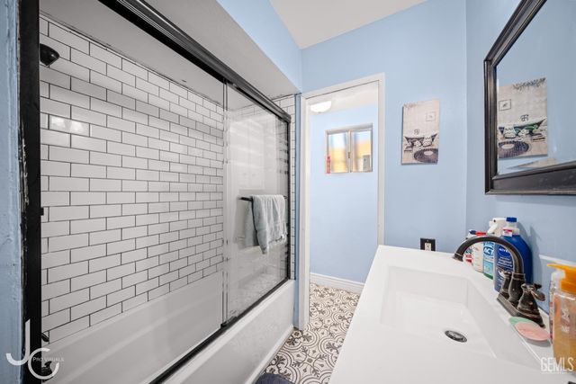 1601 Howard Avenue, Bakersfield, CA 93308