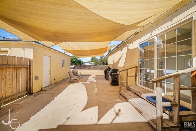 1601 Howard Avenue, Bakersfield, CA 93308