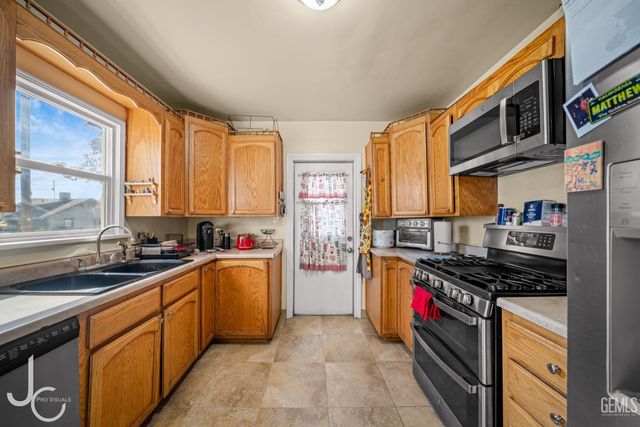 1601 Howard Avenue, Bakersfield, CA 93308