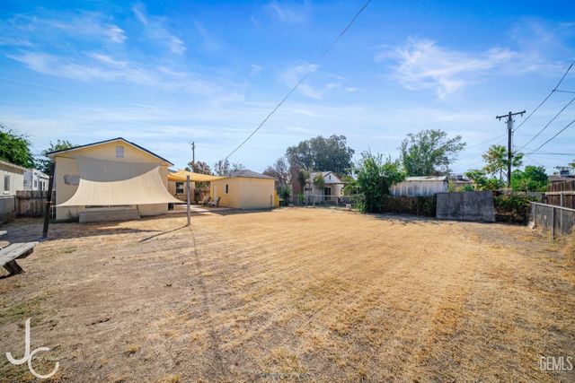 1601 Howard Avenue, Bakersfield, CA 93308