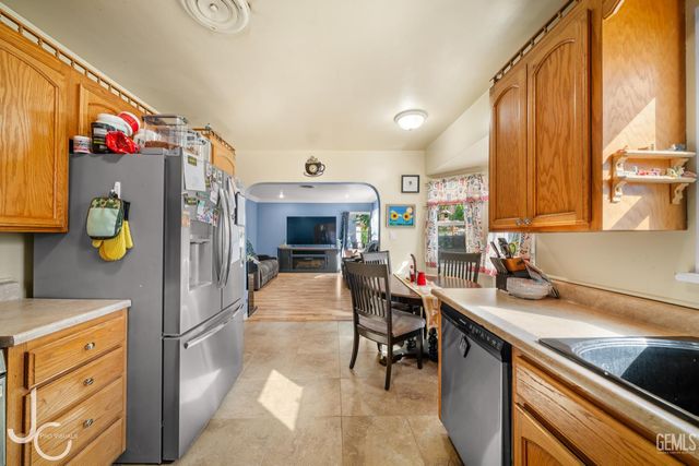 1601 Howard Avenue, Bakersfield, CA 93308