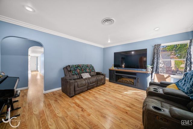 1601 Howard Avenue, Bakersfield, CA 93308