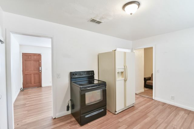 344 NW Renfro Street, Burleson, TX 76028