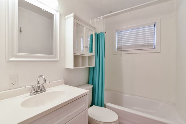344 NW Renfro Street, Burleson, TX 76028