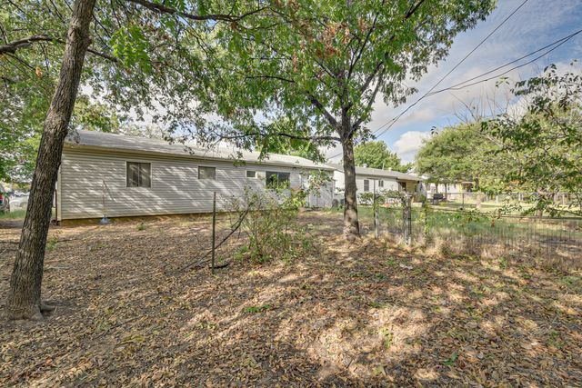 344 NW Renfro Street, Burleson, TX 76028