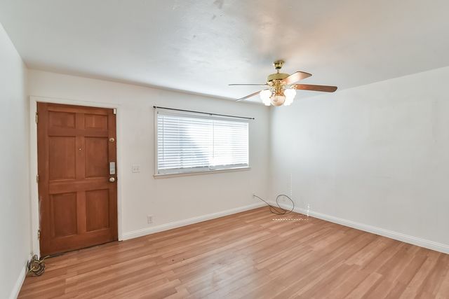 344 NW Renfro Street, Burleson, TX 76028