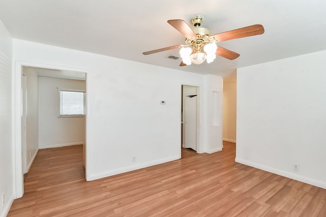 344 NW Renfro Street, Burleson, TX 76028
