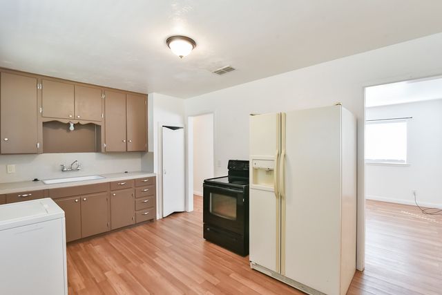 344 NW Renfro Street, Burleson, TX 76028