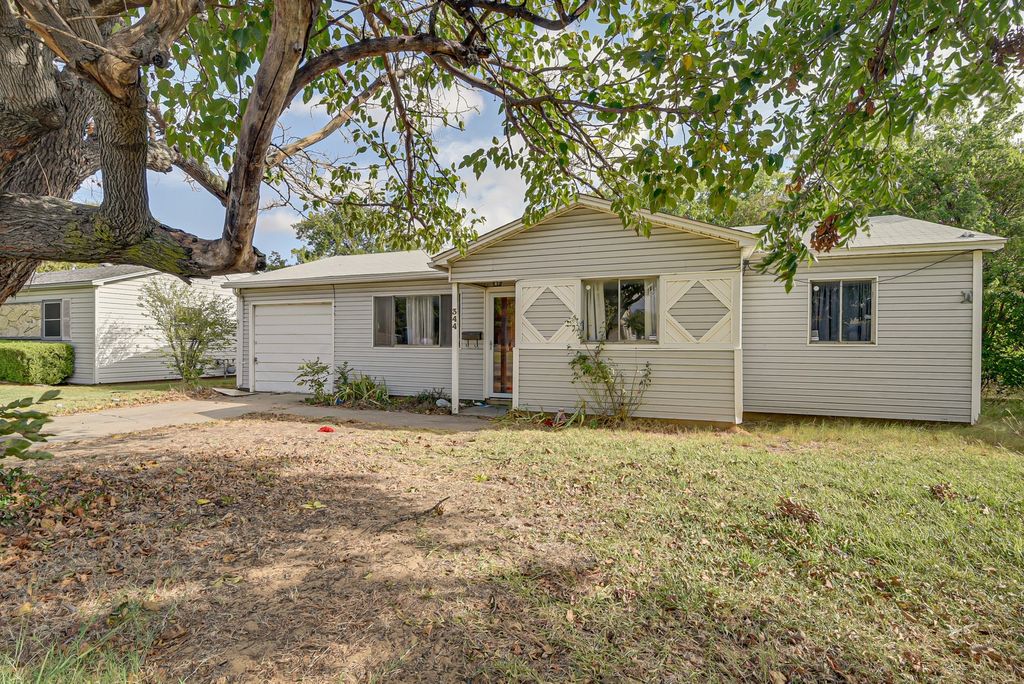 344 NW Renfro Street, Burleson, TX 76028