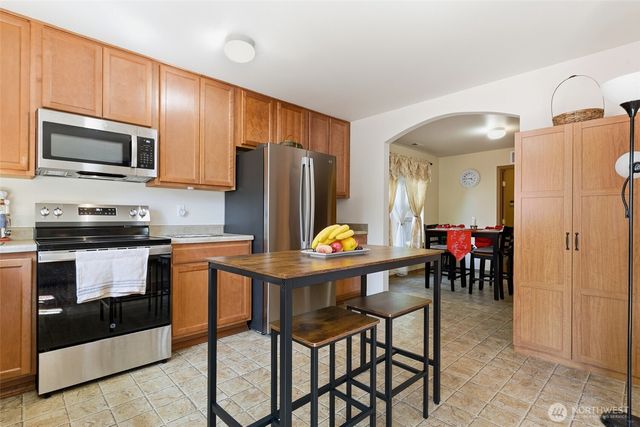 943 Candlestick Lane SW, Olympia, WA 98512