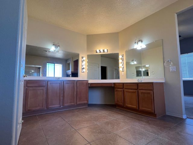857 Loma Pinon Loop NE, Rio Rancho, NM 87144