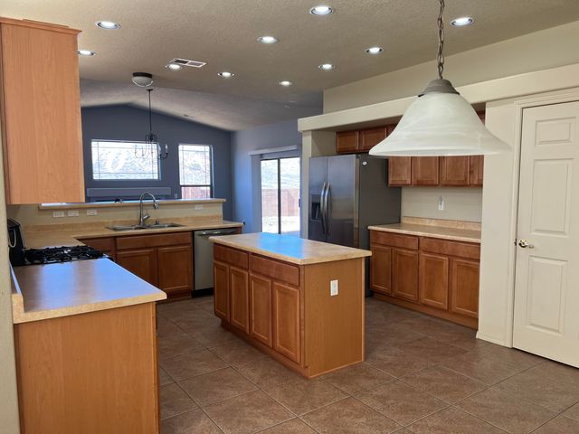 857 Loma Pinon Loop NE, Rio Rancho, NM 87144